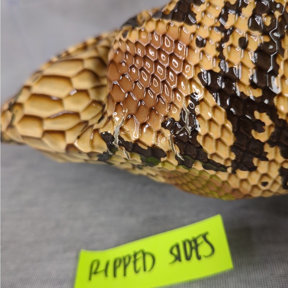 🍭 3/$10 👯‍♀️Host Pick⚡️FREE w/purchase SnakeskinPrint Clutch/Small Purse-w/flaws - Picture 5 of 13